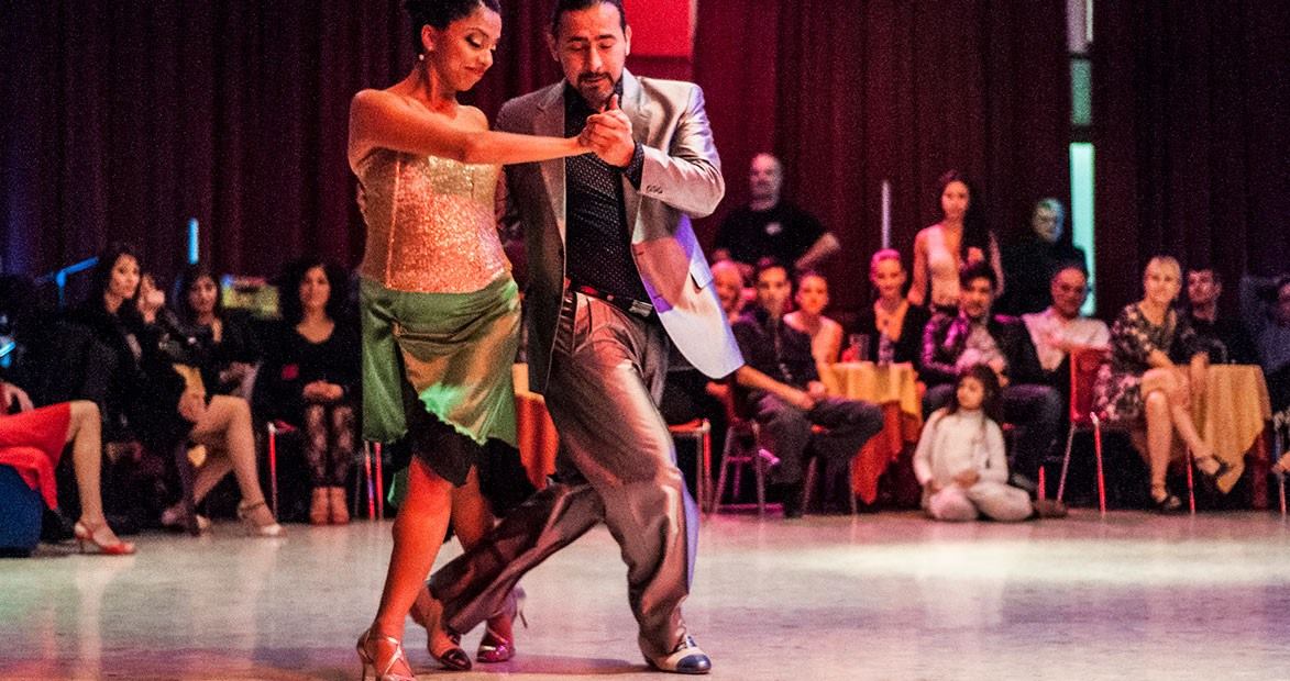 Slide-1-baile